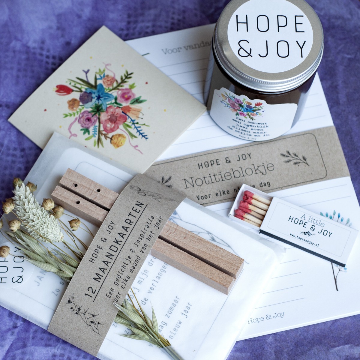 MOEDERDAG SET "MET AANDACHT"